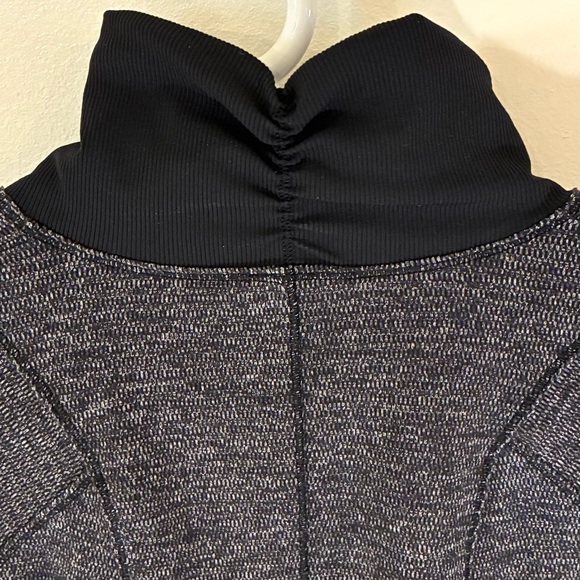 Lululemon Runderful 1/2 Zip - Picture 10 of 13